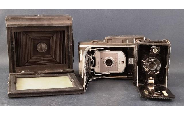 Polaroid model 160 photo camera and 2 old below camers