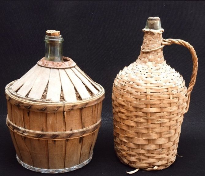 2, Wine bottles with wicker cover (tramugiani)
