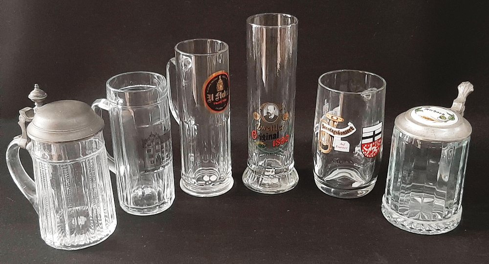 6 Glass / Crystal beer mugs / tankards, 2 with pewter lids