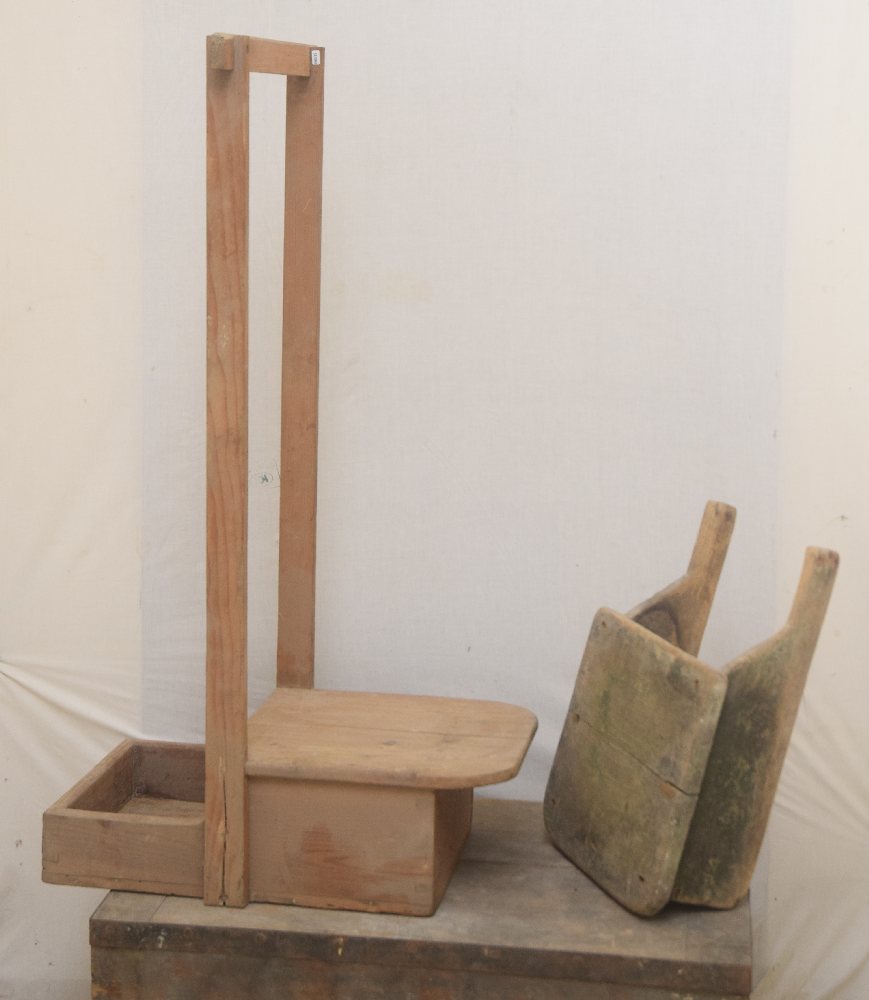 Nougat hawker's wood stand, 102cm high; and a small platform