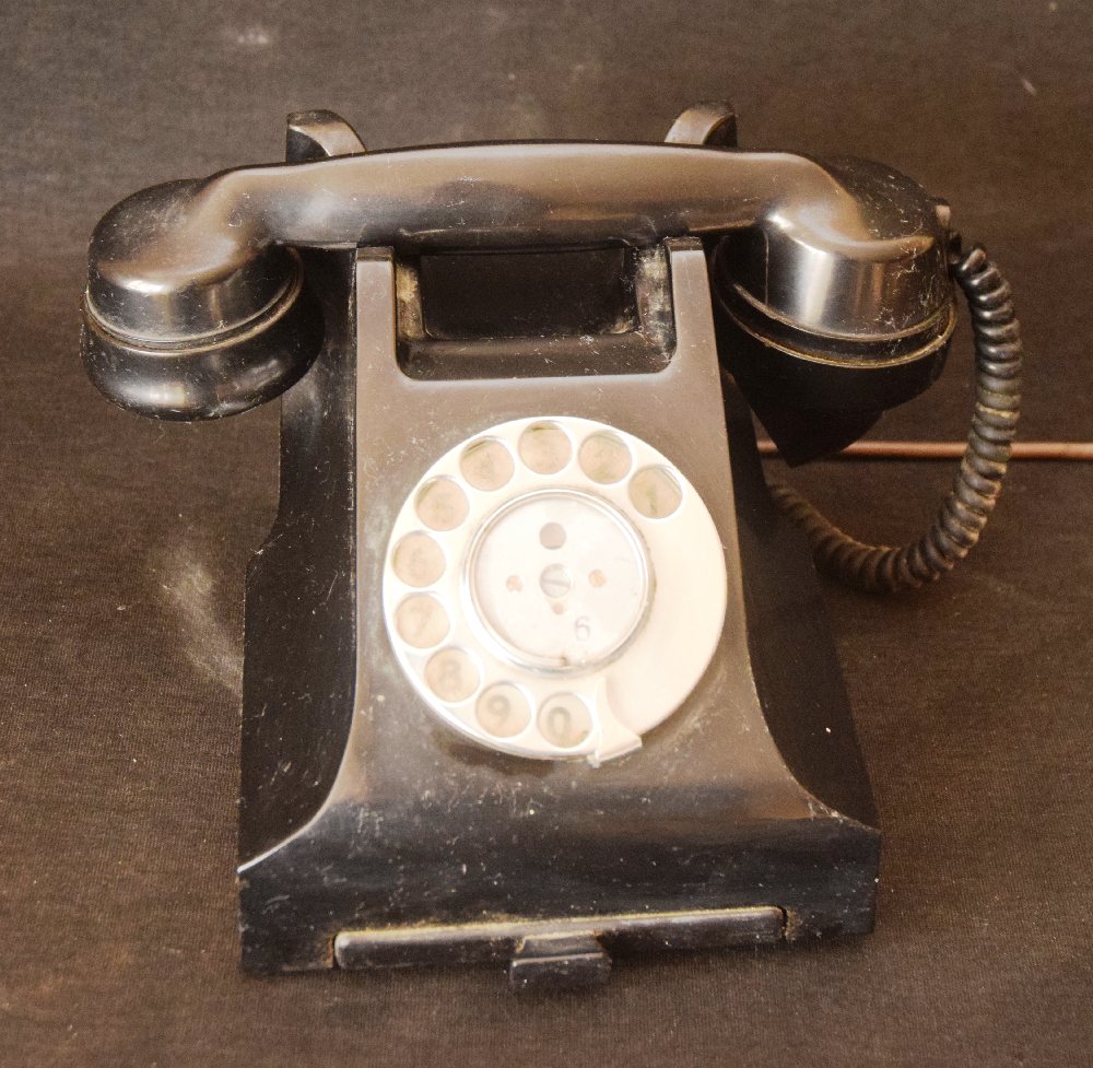 Mid 20th C. Bakelite desk telephone