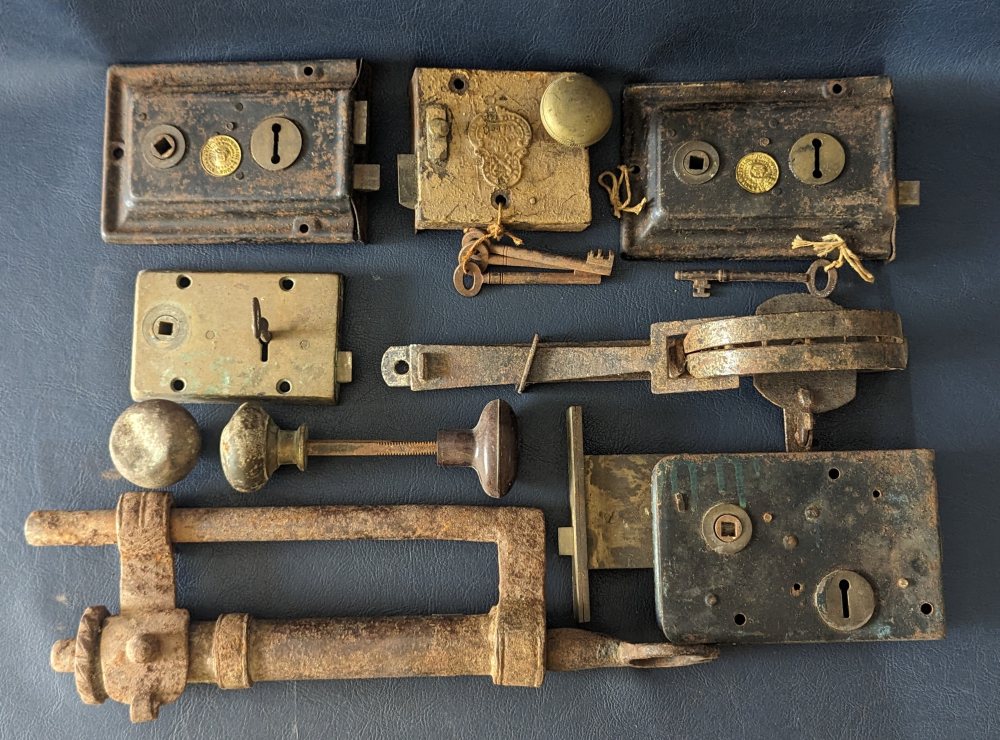 early 19th C. Cylinder large padlock; 2 locks and a trap