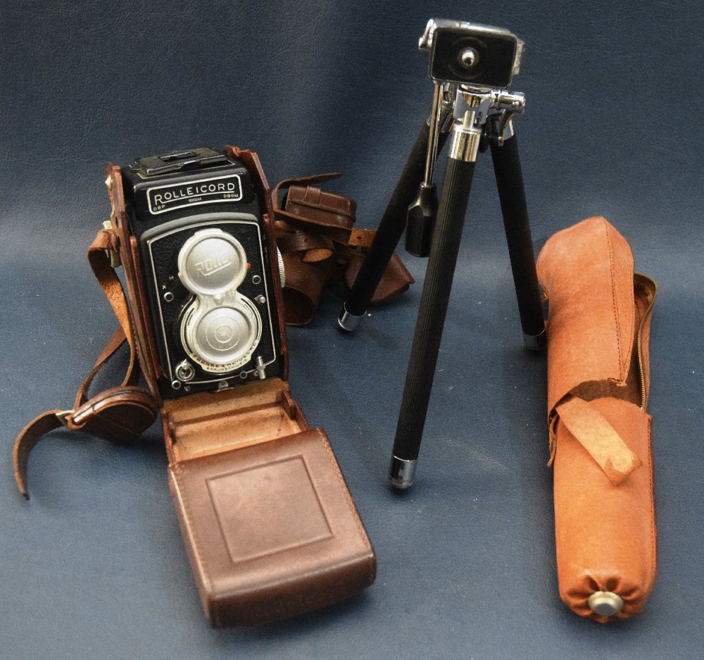 ROLLEICORD photo camera in original leather case, with accessories and tripod