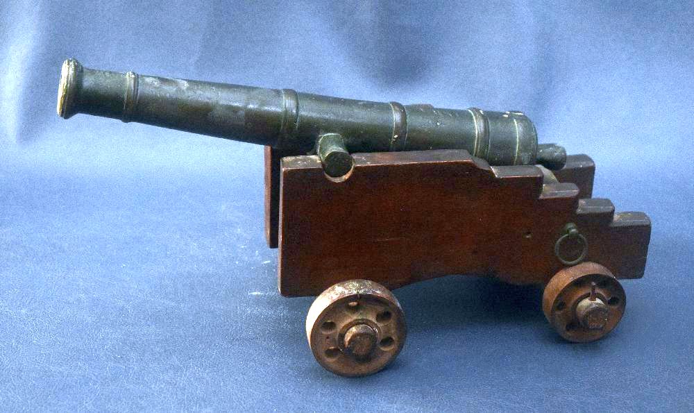 Bronze canon on wooden carriage 37cms, ca 1920