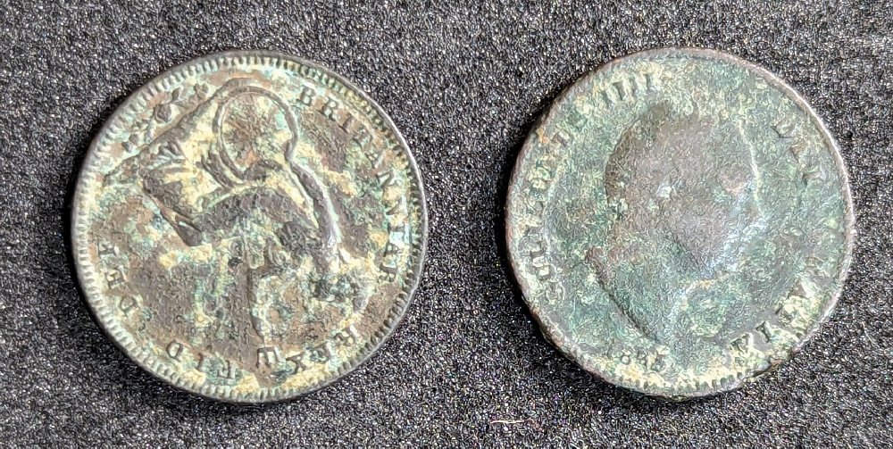 Geo III farthing, 1827 (2)