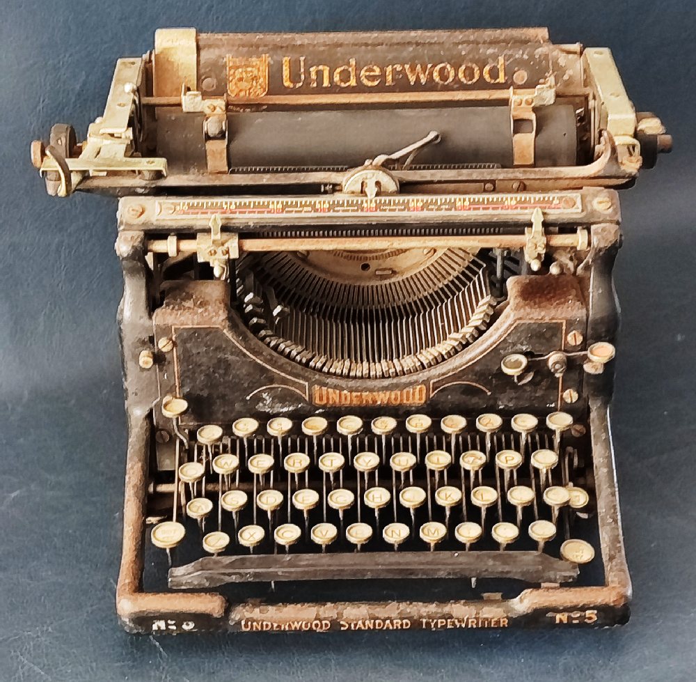 UNDERWOOD portable typewriter, 1920s