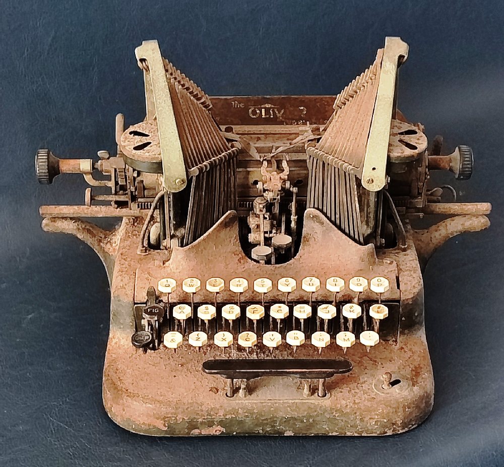 OLIVER bat-wing typewriter green, ca 1910