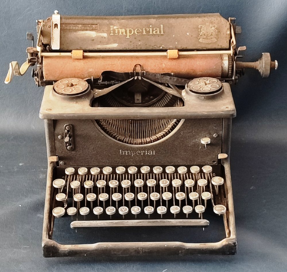 IMPERIAL Typewriter ca.1940s