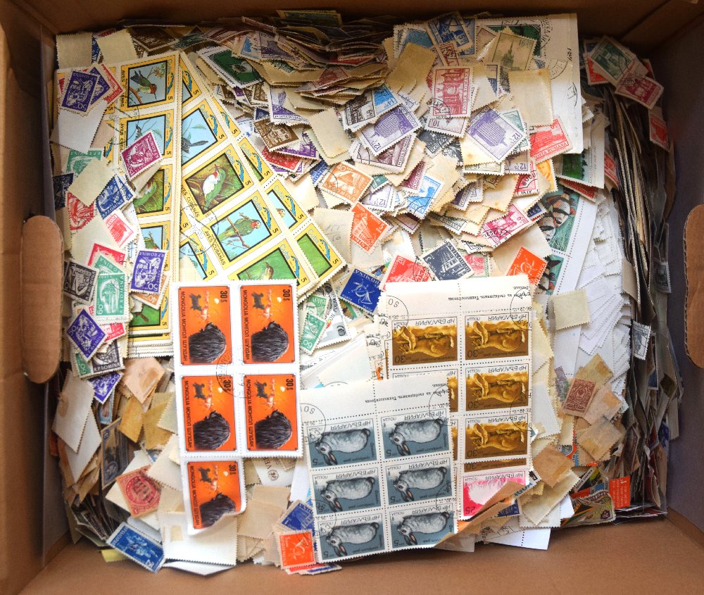 World used stamps (box)