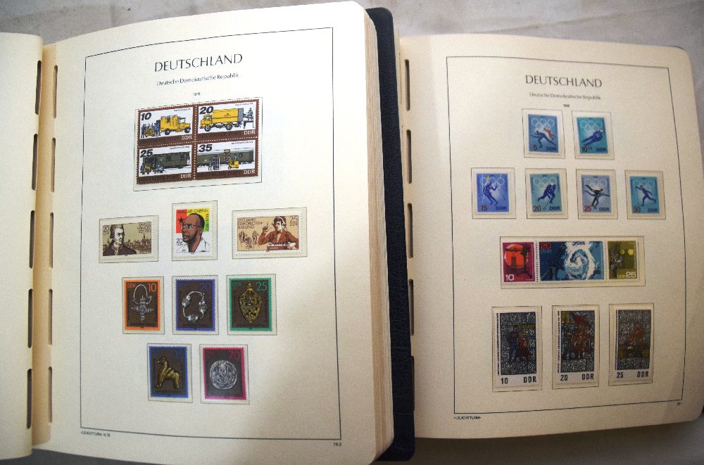 Deuchland (DDR) large collection of mint stamps in 2 albums