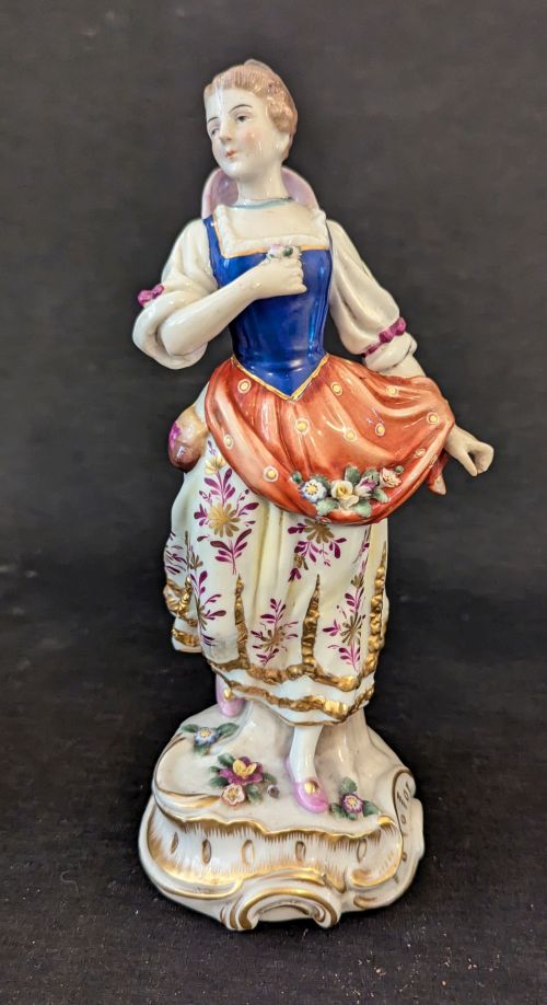 19th C. German porcelain (Dresden ?) porcelain figure of a girl with flowers and painted gilt, 24cm