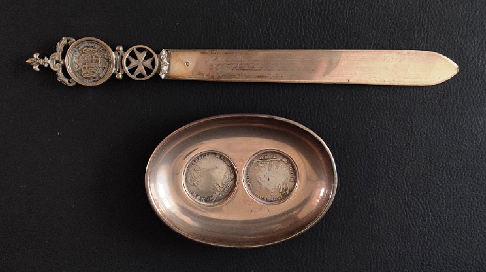 Maltese silver oval pin tray with coin insets and paper knife with coin and cross terminal 175grms