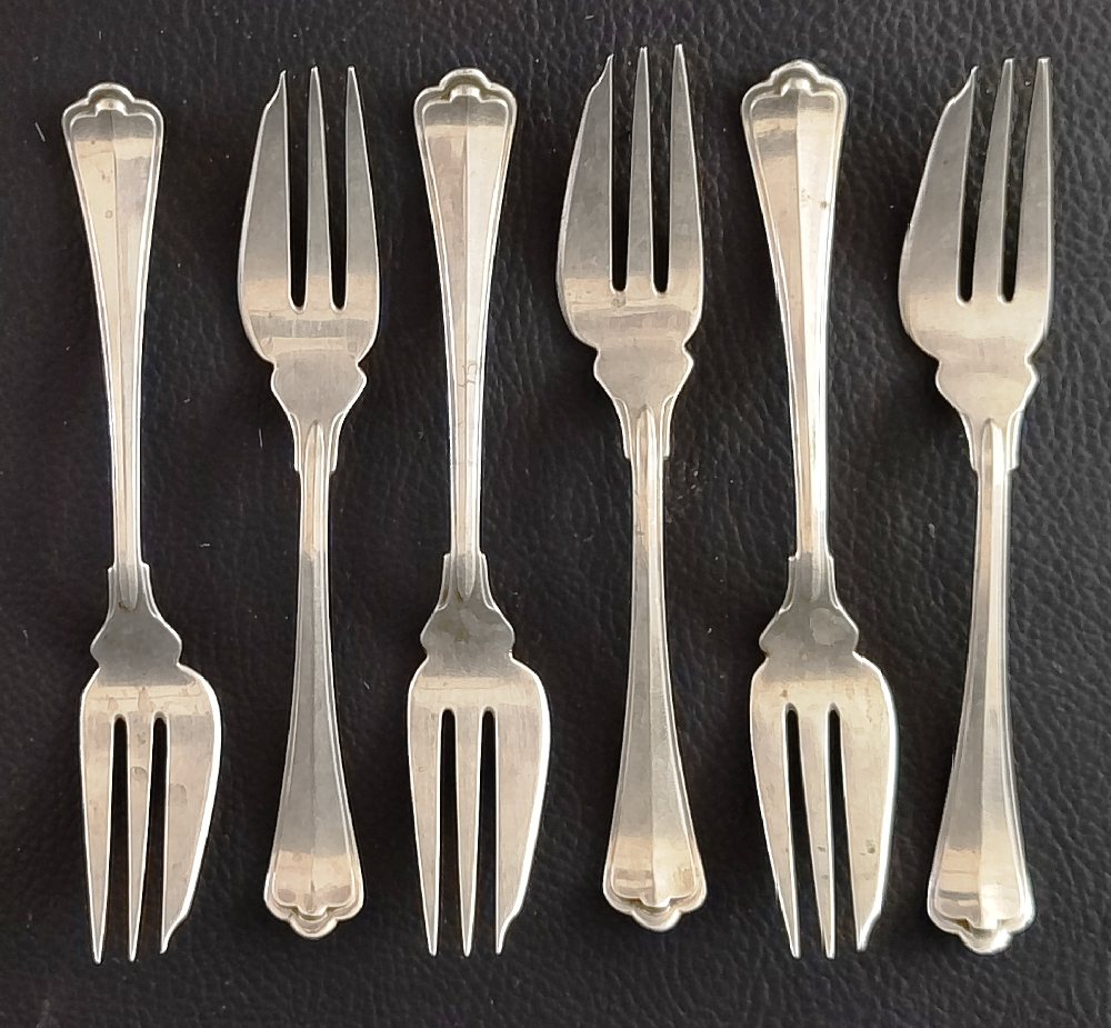 6, Sterling silver dessert forks 130grms and 6 silver handled fruit knives